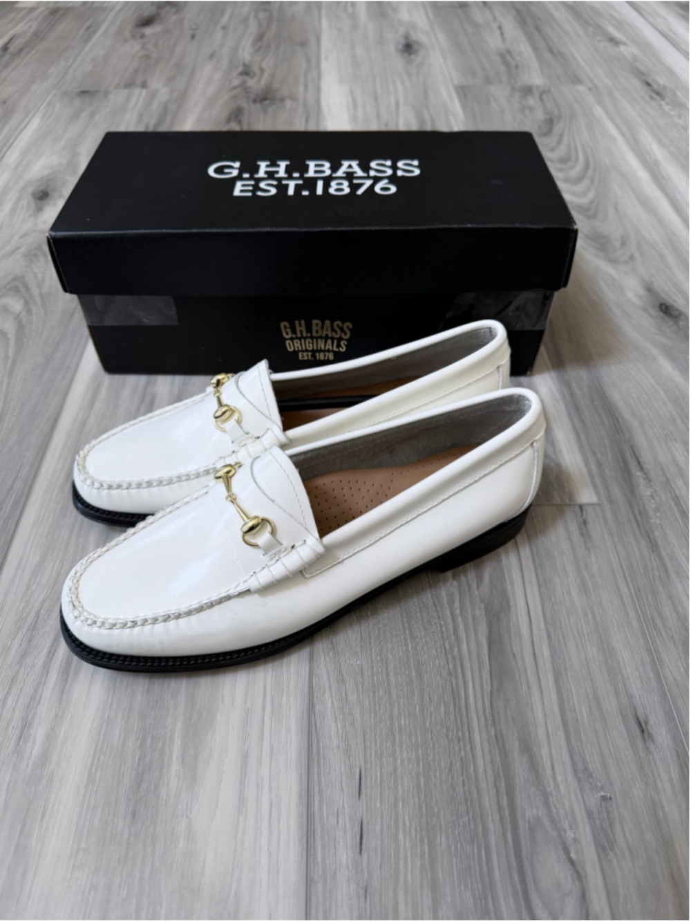 G.H. Bass Lianna Bit Loafers Women’s 8.5 White Leather Gold Horsebit Worn Once